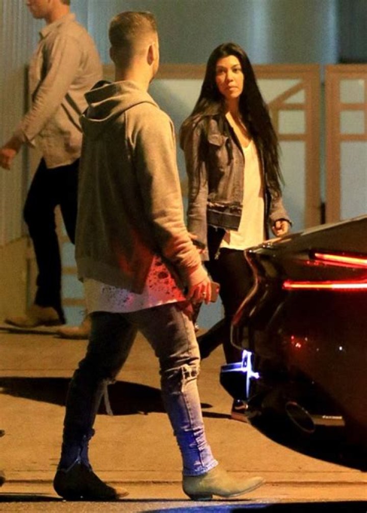 Kourtney Kardashian & Mystery Man — Pics