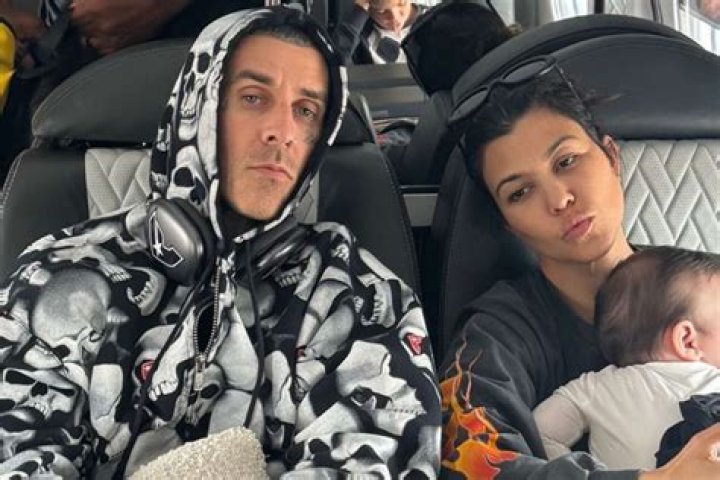 Kourtney Kardashian & Travis Barker Take A Commercial Flight Together – Hollywood Life
