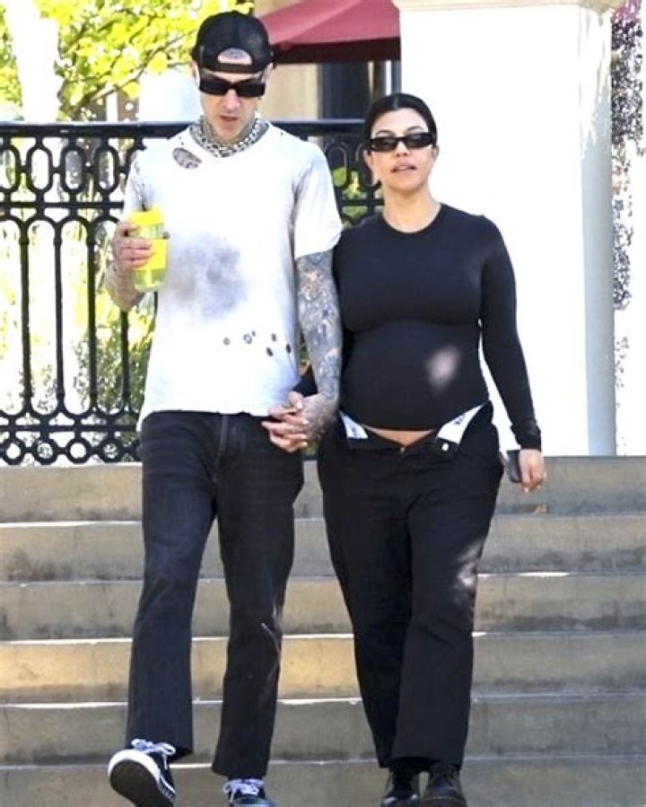 Kris Jenner Releases ‘Jingle Bells’ Single Featuring Kourtney & Travis – Hollywood Life