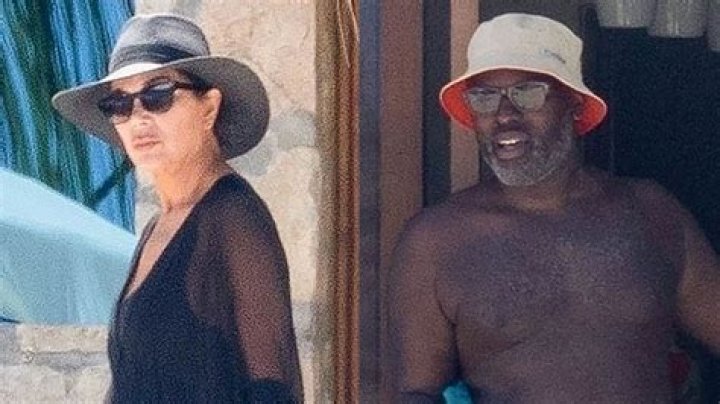 Kris Jenner Rocks Swimsuit While In Mexico With Corey Gamble: Photos – Hollywood Life