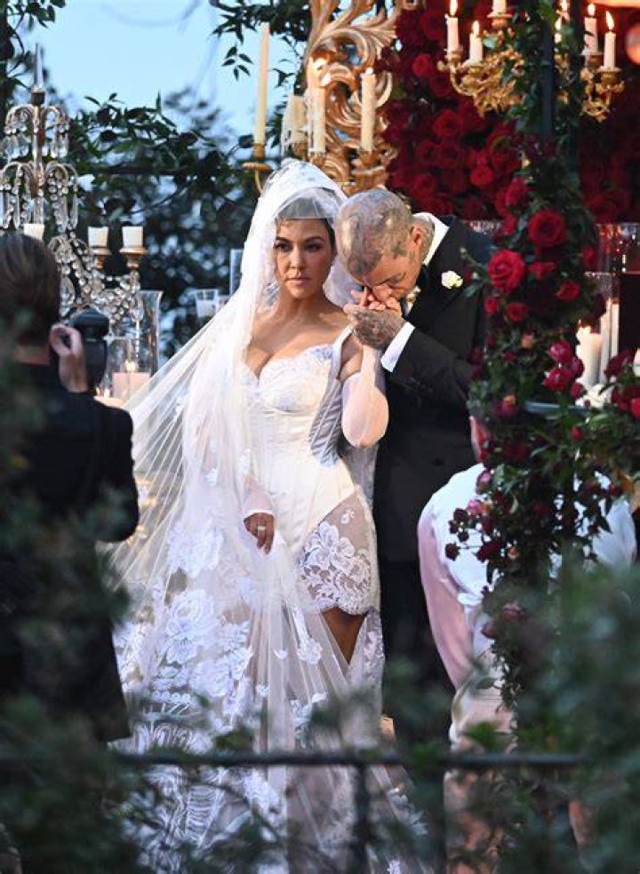 Kris Jenner Seen Shopping In Italy Ahead Of Kourtney & Travis Wedding – Hollywood Life