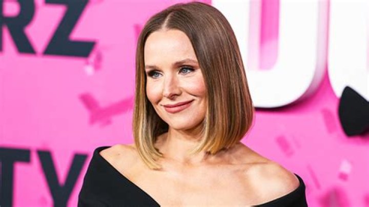 Kristen Bell Shares Dinner Party Photo With Jen Aniston & More Stars – Hollywood Life