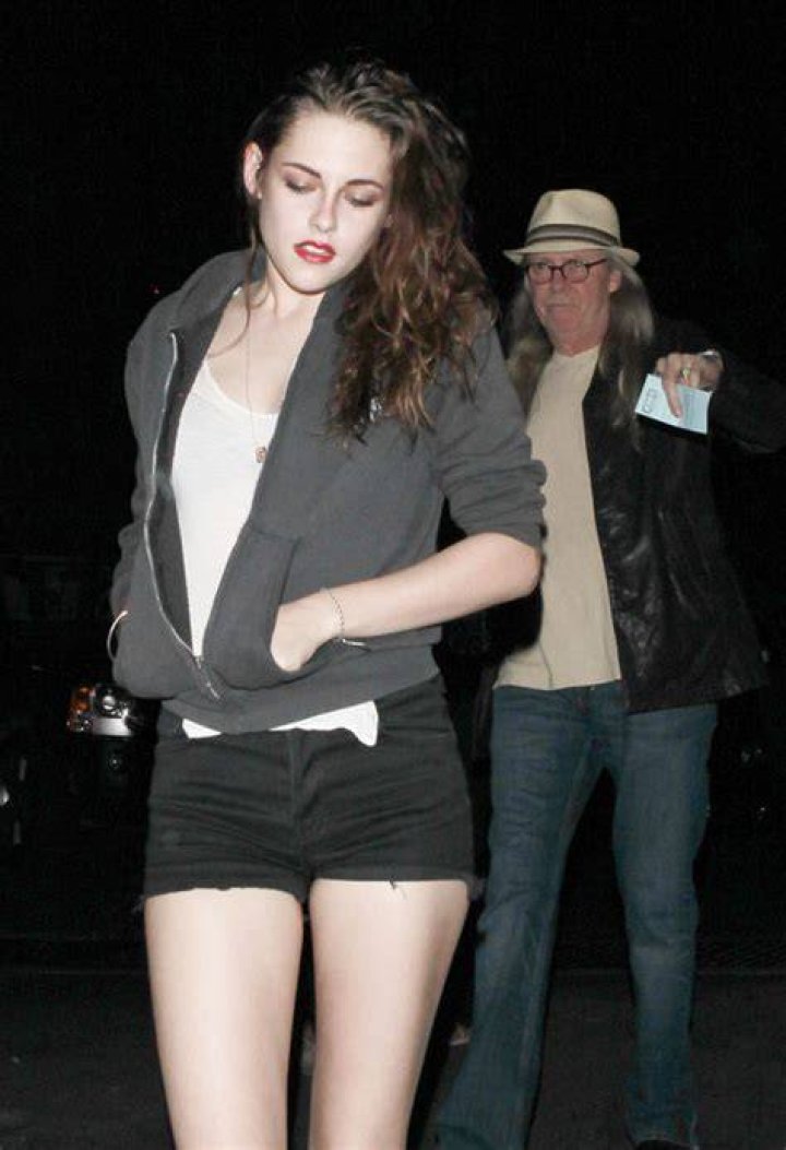 Kristen Stewart & John Stewart Attend Florence And The Machine Concert – Hollywood Life
