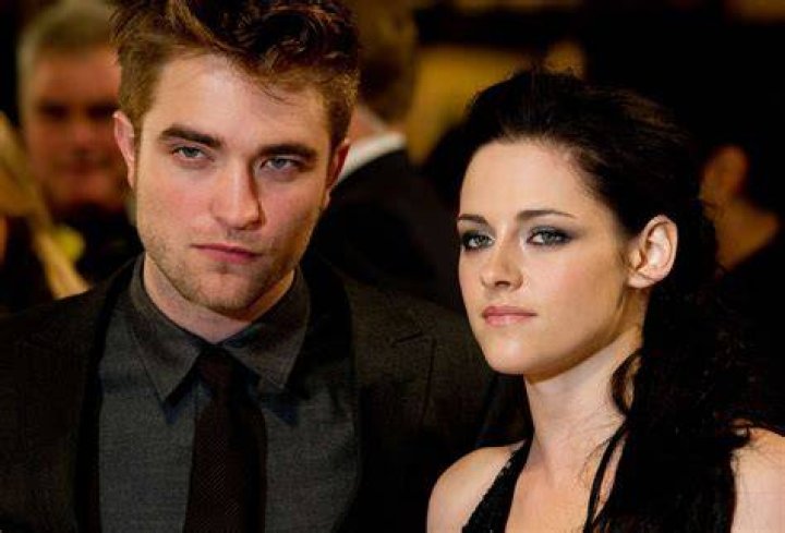 Kristen Stewart & Robert Pattinson Relationship Timeline — Twilight To Split – Hollywood Life