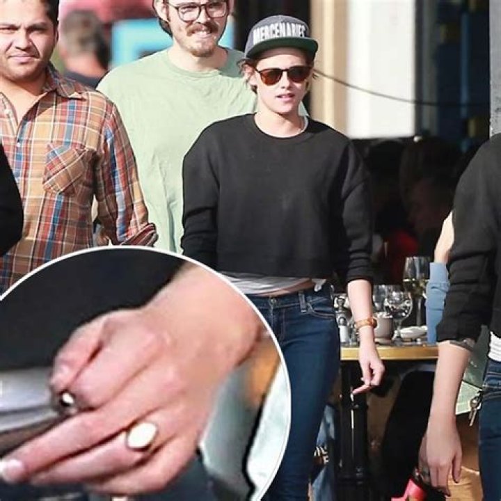 Kristen Stewart Talks About Her Gold Ring From Robert Pattinson