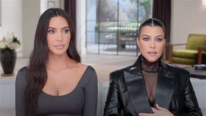 ‘KUWTK’: Kourtney Spills That Kendall & Kylie Have ‘Finsta’ Accounts & Fans Are Dying To Find Them