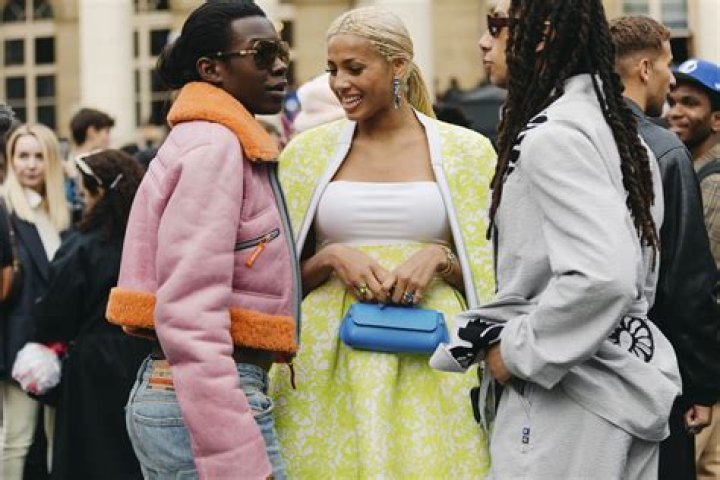 Kylie Jenner Dons Blue Mini Dress At Paris Fashion Week: Photos – Hollywood Life