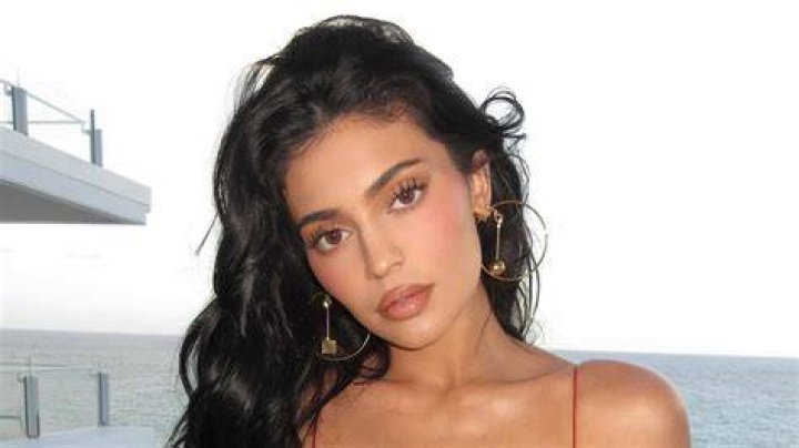 Kylie Jenner Models Sexy Slip Dress While Posing On Bed – Hollywood Life