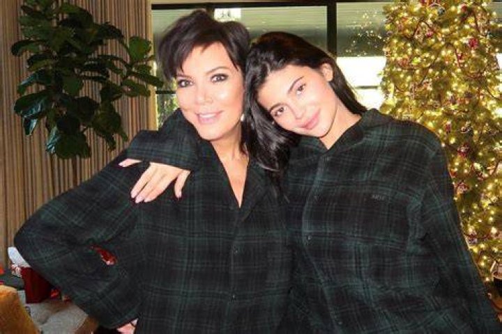 Kylie Jenner No Makeup & Matching Pajamas With Kris Jenner On Christmas – Hollywood Life