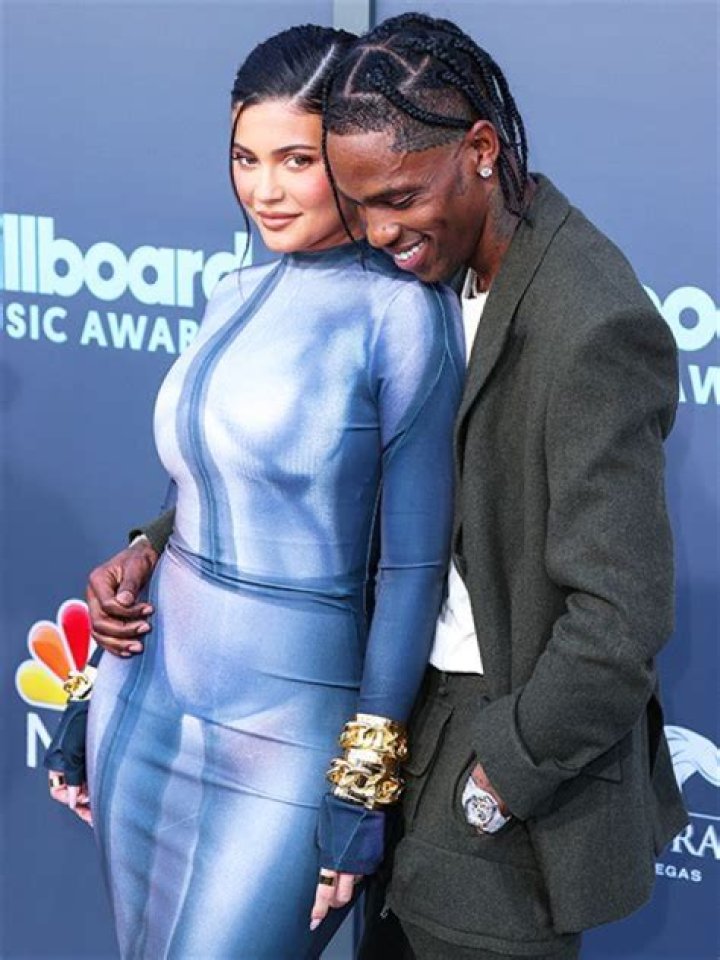 Kylie Jenner Praises Travis Scott At Billboard Awards On ‘Kardashians’ – Hollywood Life