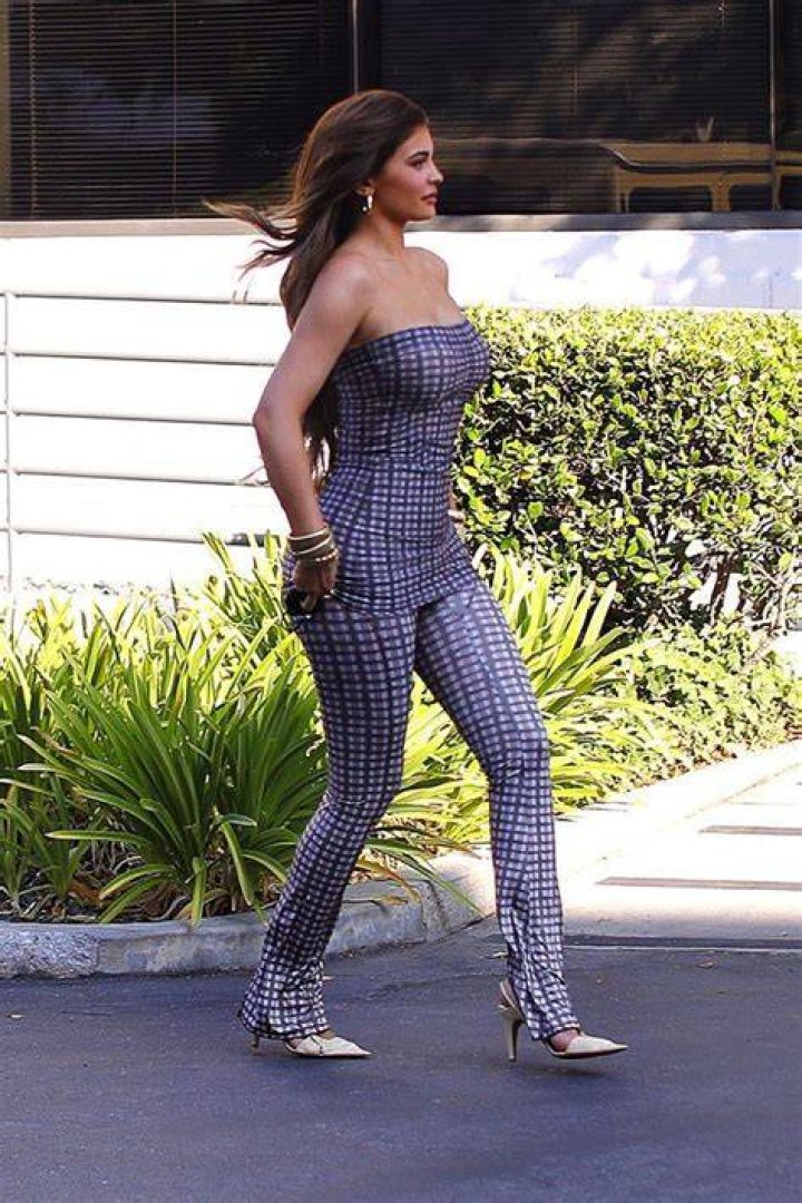 Kylie Jenner Radiates Beauty In A Gorgeous Strapless Outfit During ‘Mommy’s Night Out’ With BFF Yris