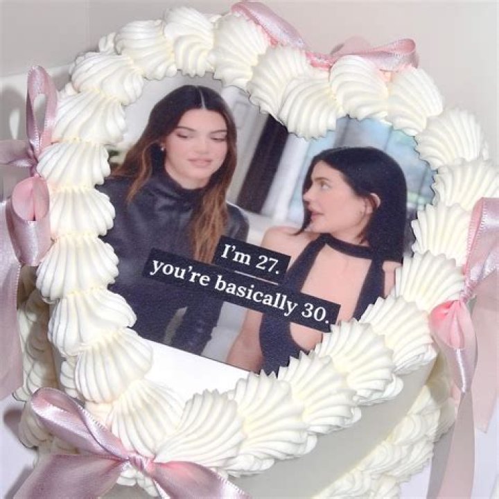 Kylie Jenner Reacts To Caitlyn Saying She’s Expecting 20 Grandchildren – Hollywood Life