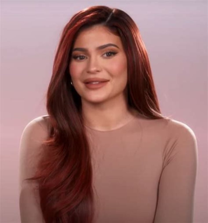 Kylie Jenner Reveals Face Transformation In New ‘KUWTK’ Trailer – Hollywood Life