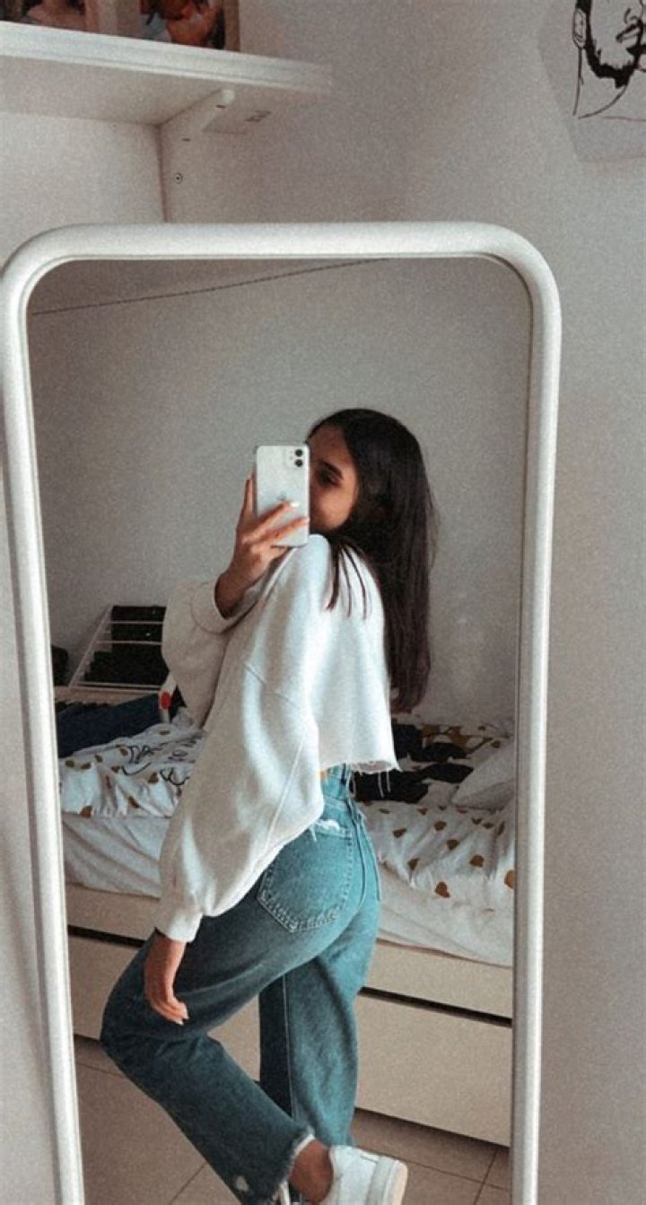 Kylie Jenner Rocks A Bra & Jeans In Sexy New Mirror Selfie: Photo – Hollywood Life