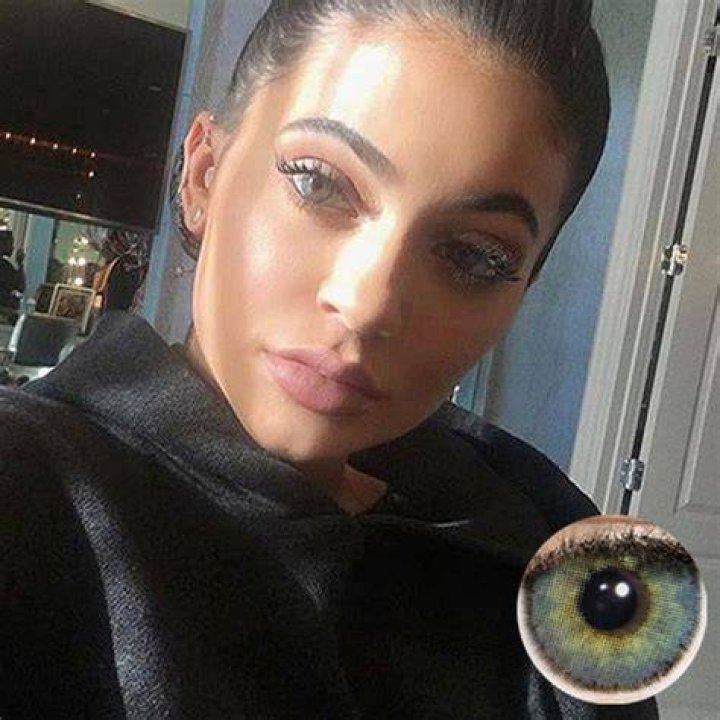 Kylie Jenner Rocks Colored Contact Lenses & Looks Unrecognizable – Hollywood Life