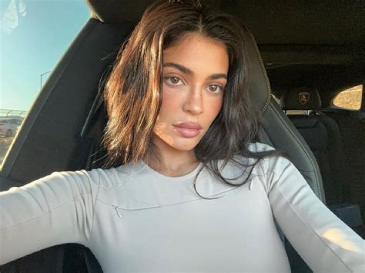 Kylie Jenner’s Red ‘Scar’ Worries Fans In Butt Revealing Instagram – Hollywood Life