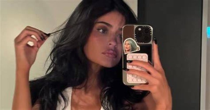 Kylie Jenner Shows Off Her Real Hair During Sexy Instagram Video Of Her Posing In A Towel