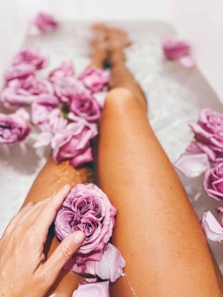 Kylie Jenner Sizzles In Pink Corset As She Bathes In A Bathtub Full Of Rose Petals — See Sexy Pic