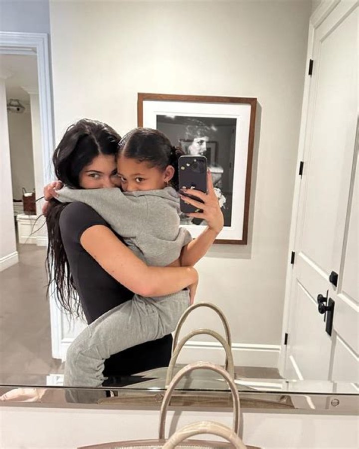 Kylie Jenner & Stormi Try On Shoes In TikTok Video – Hollywood Life