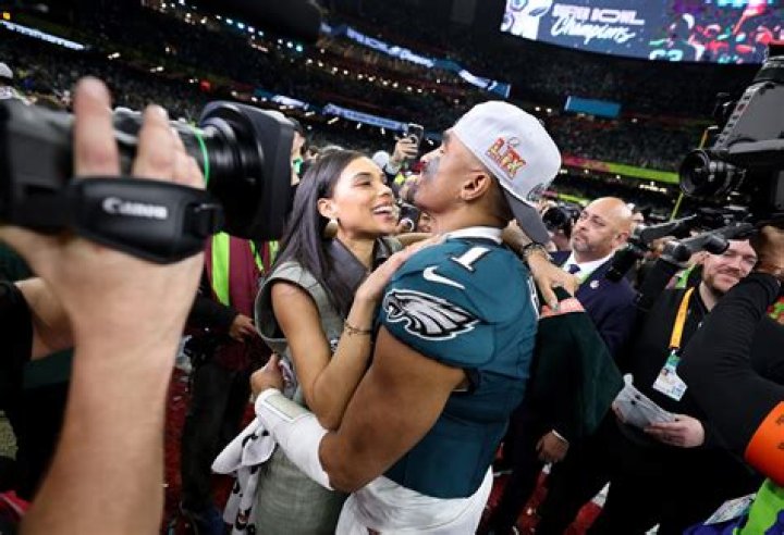 Kylie Kelce Shares Tour of Philadelphia Eagles Wives/GFs Holiday Party – Hollywood Life