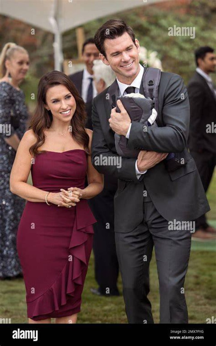 Lacey Chabert Teases ‘Wedding Veil’ Hallmark Movies & More: Exclusive – Hollywood Life