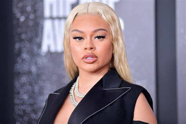 Latto Lists Her Underwear On Ebay To Clap Back At Style Troll – Hollywood Life