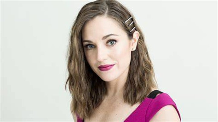 Laura Osnes Talks New Hallmark Movie, ‘In The Key Of Love’ – Hollywood Life