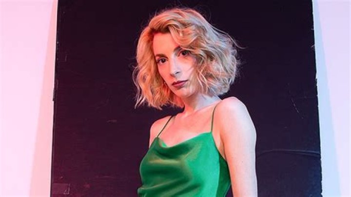 Lauren’s Storyline In Season 5 — Molly Bernard Interview – Hollywood Life
