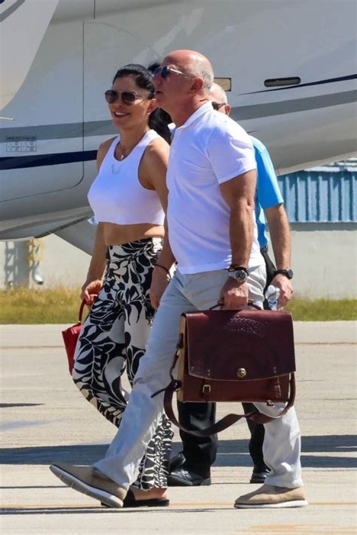 Lauren Sanchez Wears Crop Top Arriving With Jeff Bezos In Miami After Caribbean Vacation: Photos