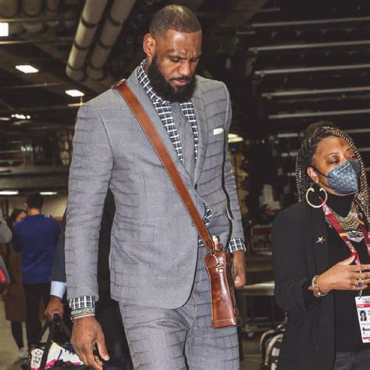LeBron James Dances Along To 50 Cent At The Super Bowl: Watch – Hollywood Life