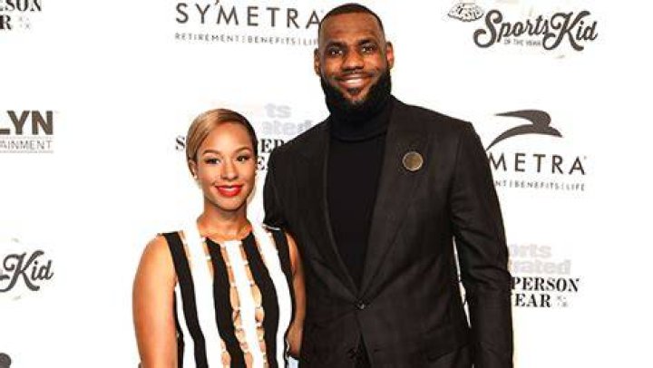 LeBron James Gazes At His Wife Of 6 Years Savannah After His Game & Fans Live For It: ‘Love Is Beautiful’
