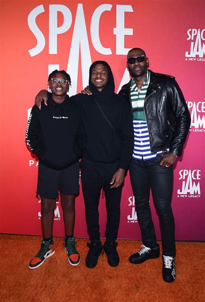 LeBron James Shares Sweet Birthday Tribute For His Son Bronny – Hollywood Life