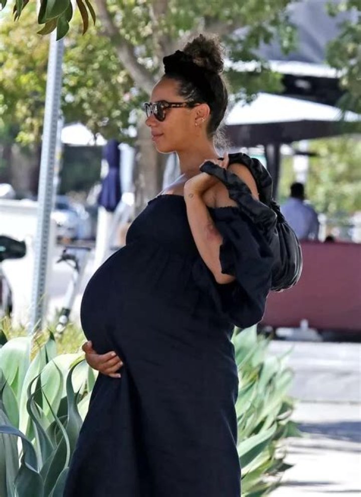 Leona Lewis Pregnant: ‘X Factor’ Star Confirms She’s Expecting With Baby Bump Photo