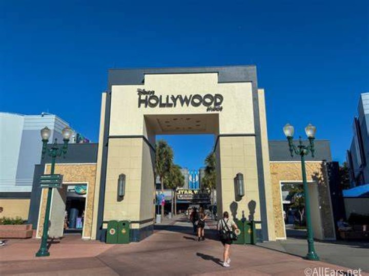 ‘Like A Zoo’ – Hollywood Life