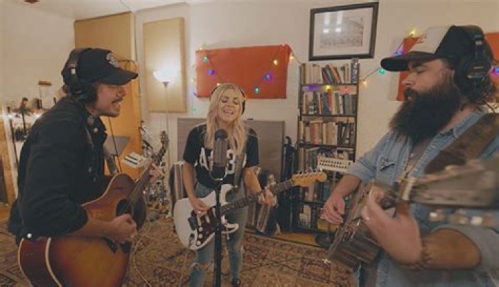 Lindsay Ell & Everette Take Their ‘Stop Draggin’ My Heart Around’ Cover From TikTok To The Studio