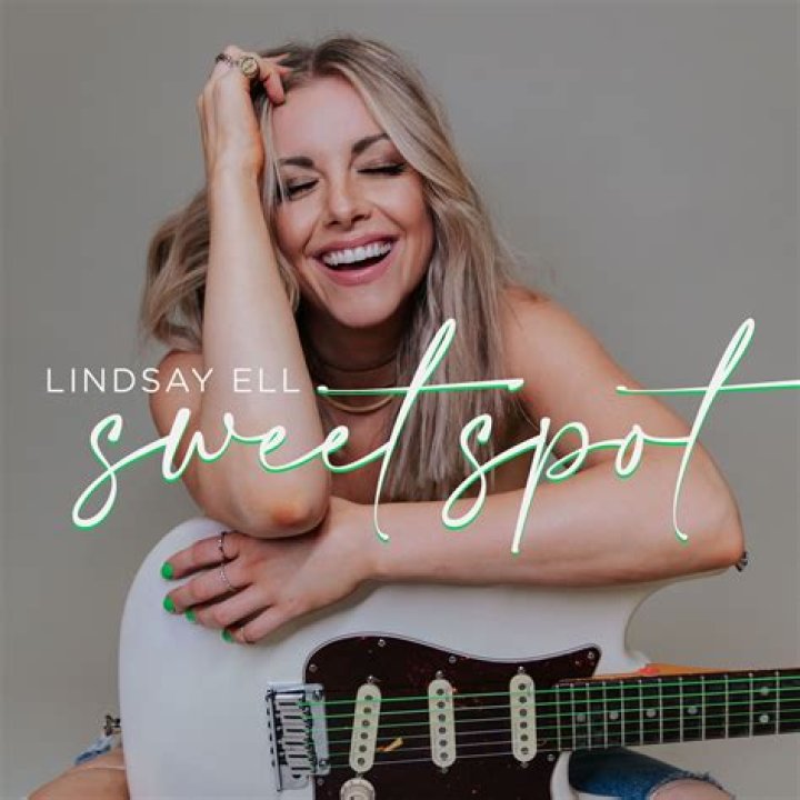 Lindsay Ell Talks ‘Personal’ New Music & How ‘Incredible’ It Was To Bring Country Music Overseas