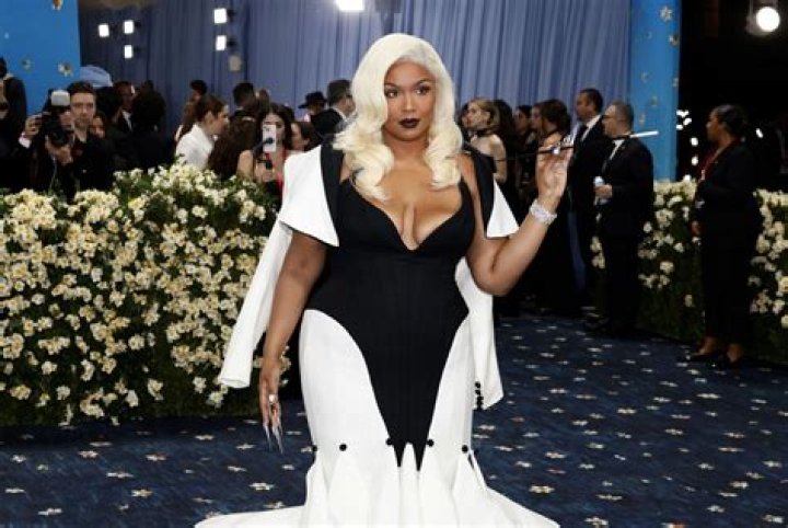 Lizzo’s Met Gala 2022 Dress: Photos – Hollywood Life