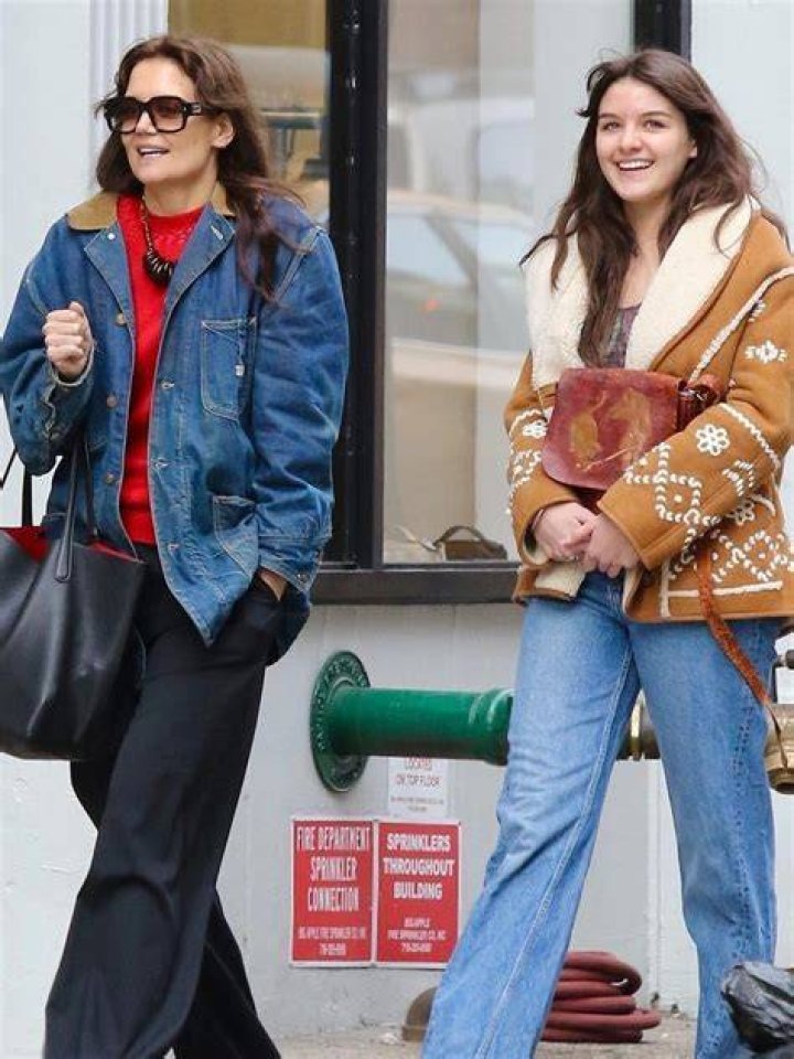 Looks Like Her Mom – Hollywood Life