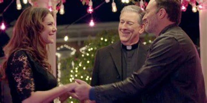 Lorelai & Luke Get Married — ‘Gilmore Girls’ Revival ‘Fall’ Episode Recap – Hollywood Life
