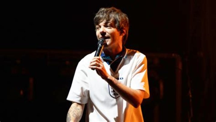 Louis Tomlinson Ends First Leg Of Tour With High Energy & Gratitude – Hollywood Life