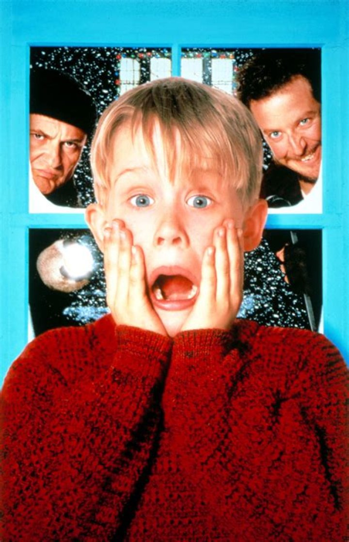 Macaulay Culkin Wears ‘Home Alone’ Face Mask In New Selfie – Hollywood Life
