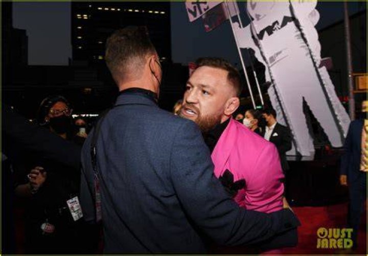 Machine Gun Kelly & Conor McGregor Get Into Fight At MTV VMAs