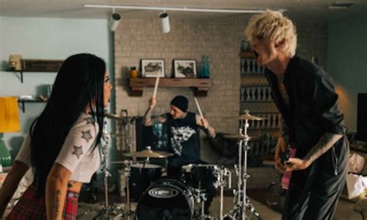 Machine Gun Kelly Reunites With Halsey On ‘Forget Me Too’ Song – Hollywood Life