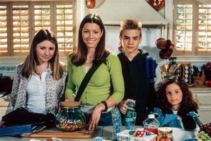 Mackenzie Rosman’s ‘7th Heaven’ Co-Star Loves Her Sexy ‘Maxim’ Pics
