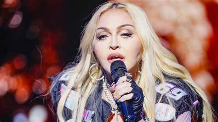 Madonna Hugs A Wall Of Roses In New Pic & Message After Hospital Stay – Hollywood Life