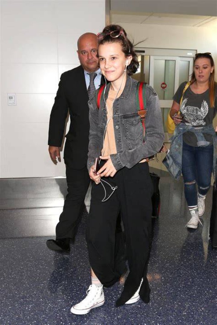 Makeup-Free Millie Bobby Brown: Photos – Hollywood Life