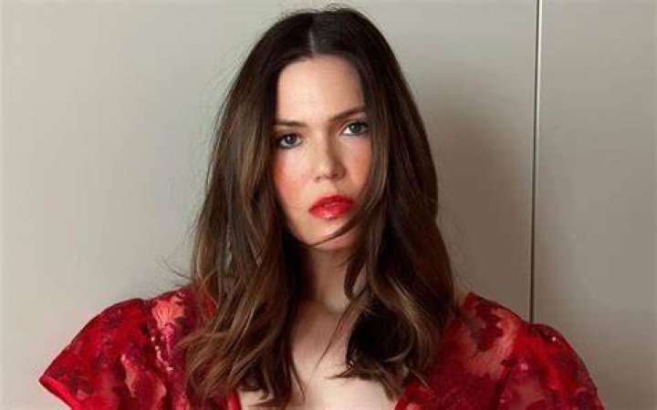 Mandy Moore Pumps Breast Milk While In Character As Old Rebecca On ‘This Is Us’ Set