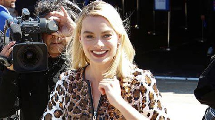 Margot Robbie Joins SAG-AFTRA Picket Line to Support Strike – Hollywood Life