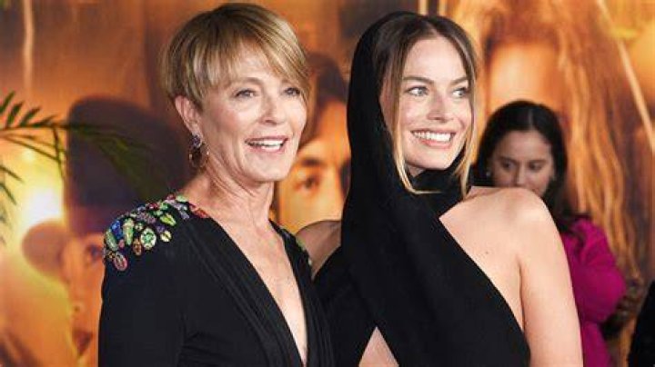 Margot Robbie Rocks Cutout Dress At ‘Babylon’ Premiere – Hollywood Life