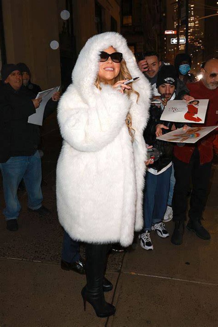 Mariah Carey Rocks White Fur Jacket Outside NYC Show: Photos – Hollywood Life
